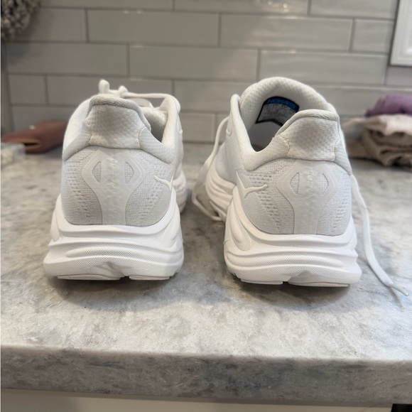 Hoka Women's Clifton 10 Sneakers - Wise width 8women - Picture 5 of 9